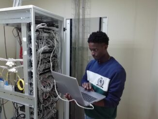 NOC technician service monitoring